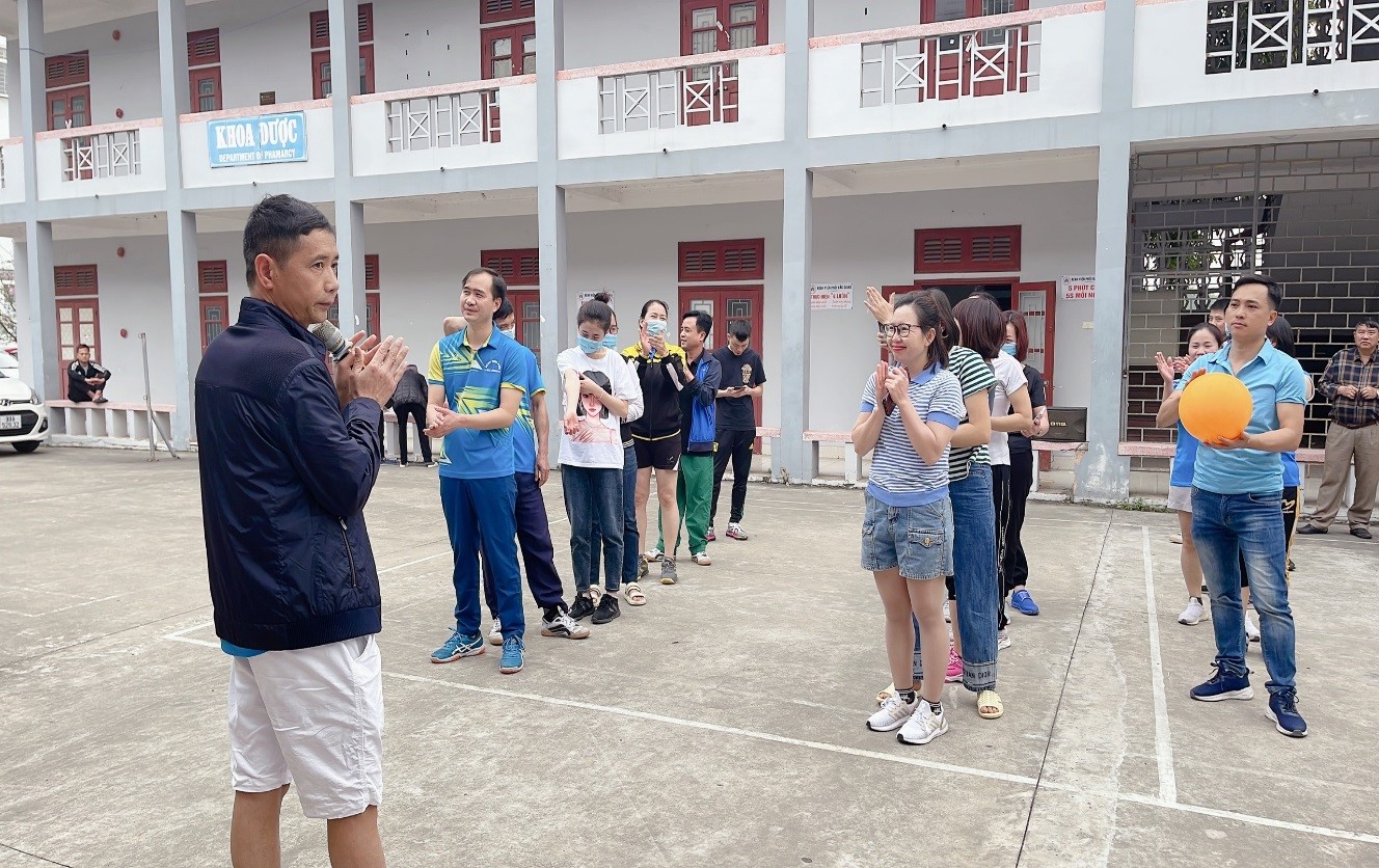 Đồng chí Nguyễn Văn Thành – Phó bí thư Đảng ủy – Phó giám đốc bệnh viện phát biểu tại lễ khai mạc