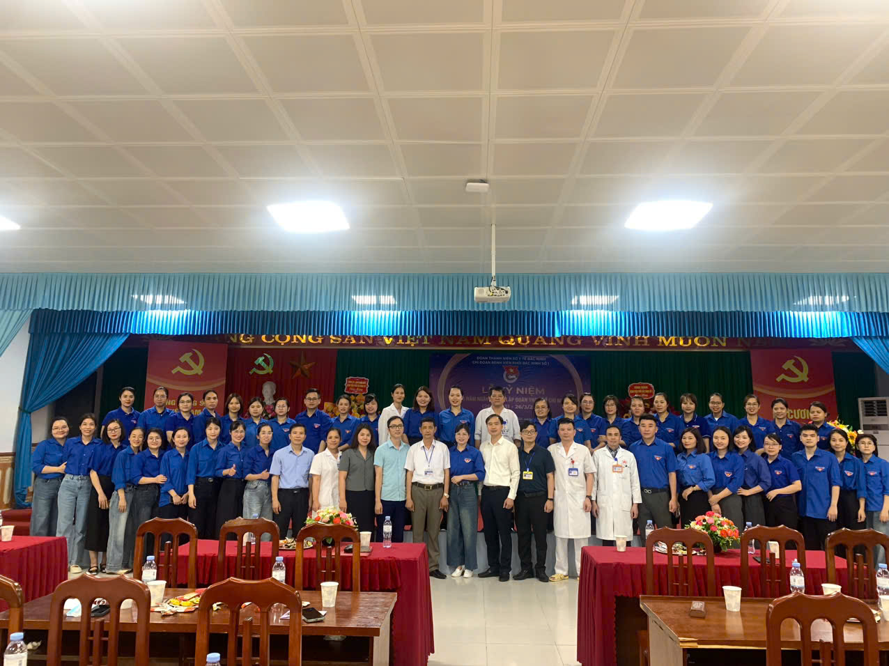 CHI ĐOÀN BỆNH VIỆN PHỔI BẮC NINH SỐ 1: TUỔI TRẺ KHOÁC ÁO BLUSE TRẮNG: KHÁT VỌNG CỐNG HIẾN