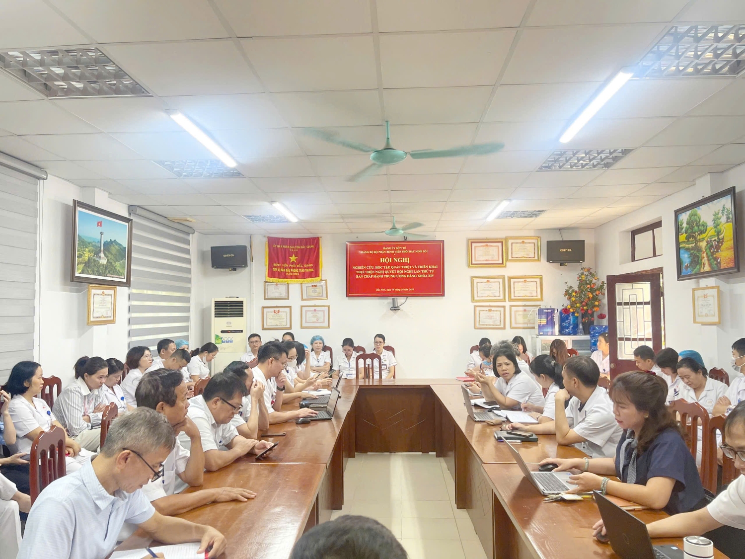 📌 ĐẢNG BỘ BỘ PHẬN BỆNH VIỆN PHỔI BẮC NINH SỐ 1 THAM GIA HỘI NGHỊ TRỰC TUYẾN TOÀN QUỐC NGHIÊN CỨU, HỌC TẬP, QUÁN TRIỆT NGHỊ QUYẾT HỘI NGHỊ LẦN THỨ TƯ BAN CHẤP HÀNH TRUNG ƯƠNG ĐẢNG KHÓA XIV
